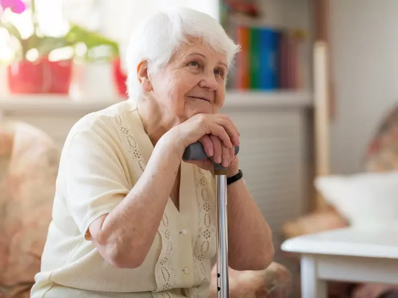 Personne âgée qui a besoin de physio